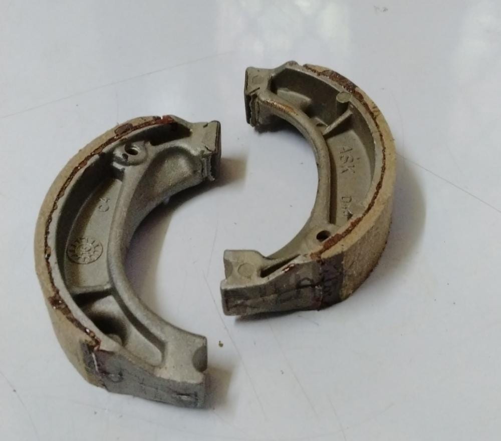 BRAKE SHOES CD100 SS MAKINO Motorcycle Parts For Hero Honda CD 100Hero  Honda CD100 SSKinetic Honda KINETIC BOSS